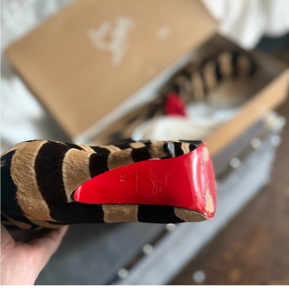 Christian louboutin pony fur boots worn only a few times size 38 - Picture 3 of 9